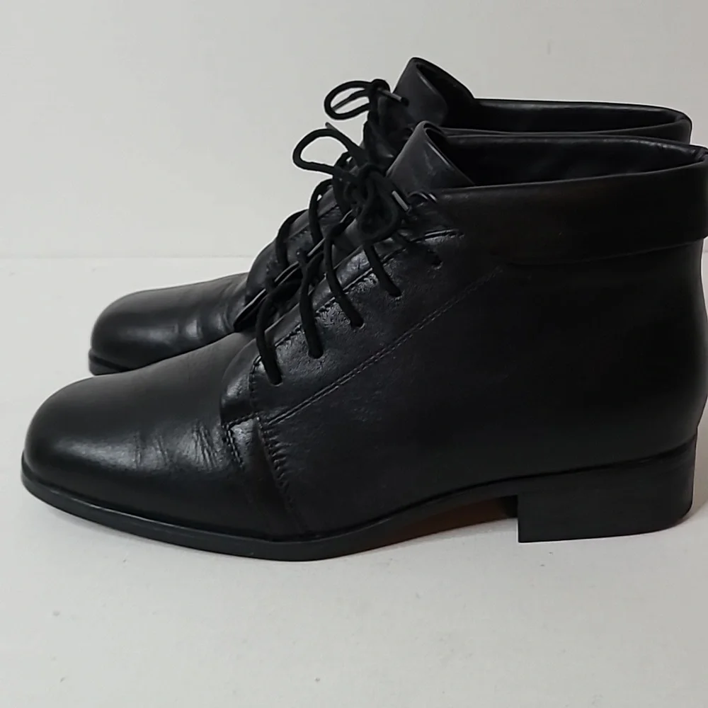 Vintage 90s Y2K St.Johns Bay Leather Ankle Booties Black Cuffed LaceUp Size 9.5W